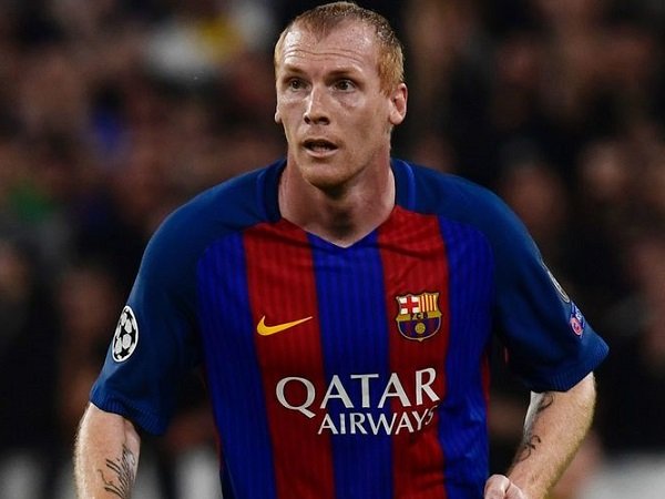 Mathieu Keluhkan Perlakuan Pers Spanyol