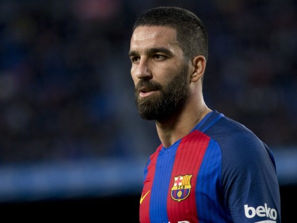Arda Turan Lebih Suka Bertahan di Barcelona daripada Dipinjamkan