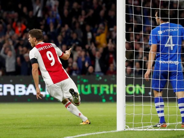 Klaas Jan Huntelaar Cetak Dua Gol Saat Ajax Tumbangkan PEC Zwolle