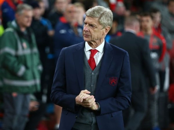 Jelang Kontra Chelsea, Wenger Beberkan Kombinasi Tiga Bek Favoritnya