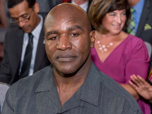 Holyfield Yakin Golovkin Akan Menang saat Tarung Ulang Lawan Alvarez