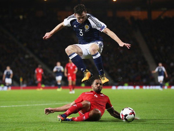 Bek Kiri Liverpool Berharap Gordon Strachan Tetap Jadi Pelatih Skotlandia