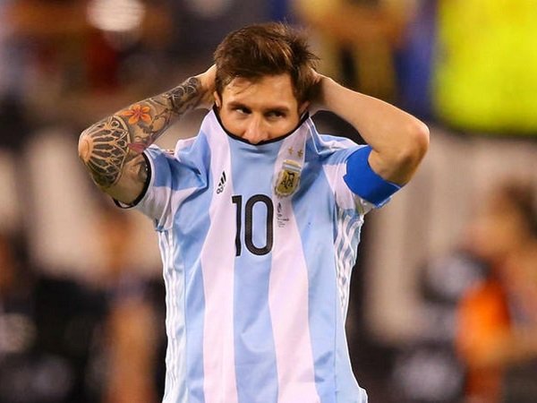Mario Kempes: Hanya Fans Diego Maradona yang Inginkan Lionel Messi Absen di Piala Dunia