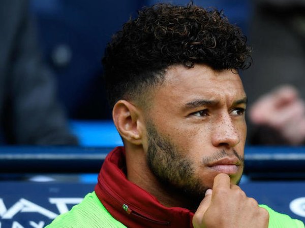 Jurgen Klopp Belum Mau Turunkan Alex Oxlade-Chamberlain di Lini Tengah