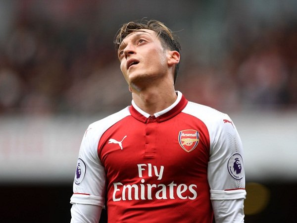 Ozil Kecewa Berat Gara-gara Arsenal Irit Datangkan Pemain?