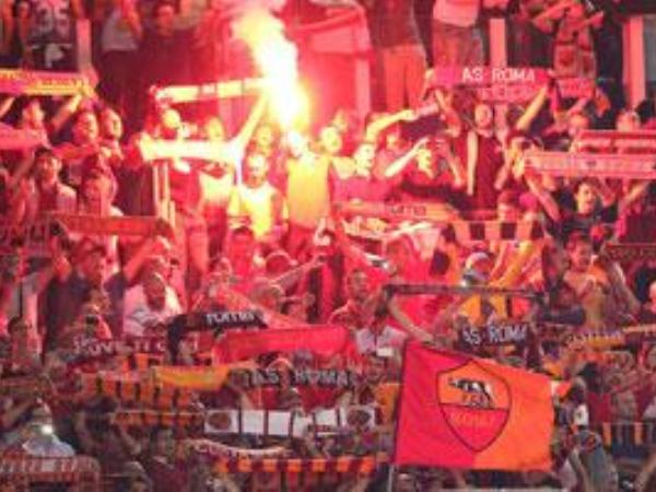 Roma Dijatuhi Denda Akibat Ulah Suporter Mereka