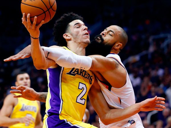 Lonzo Ball Bangkit, Hampir Cetak Triple-Double Versus Phoenix Suns