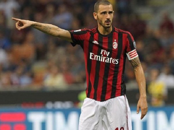 Mimpi Buruk Milan Berlanjut, Bonucci Tawarkan Kembali Ban Kapten ke Montolivo?