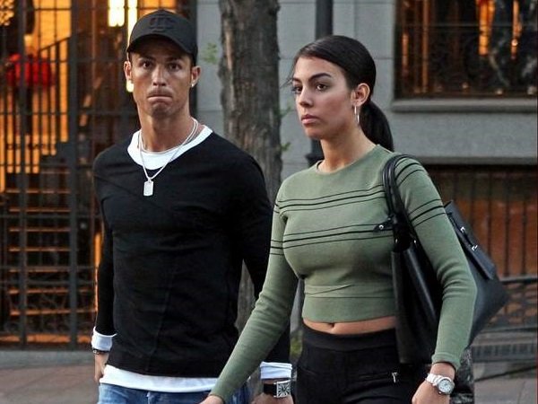 Ini Penampilan Kekasih Ronaldo di Acara Anugerah FIFA