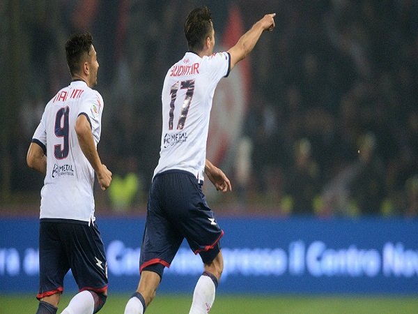 Dua Gol Kilat Crotone Kejutkan Bologna
