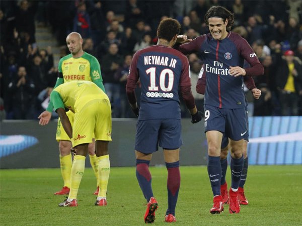 Cavani Minta Rekan-rekan Setimnya Untuk Tetap Fokus