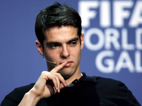 Ditawari Jadi Direktur, Kaka Sapa Tifosi Milan di San Siro