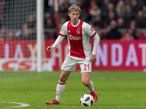 De Jong Isyaratkan Hengkang Dari Ajax Amsterdam