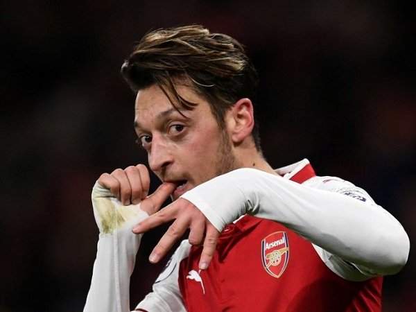 Ozil Beberkan Alasannya Pertimbangkan Tinggalkan Arsenal