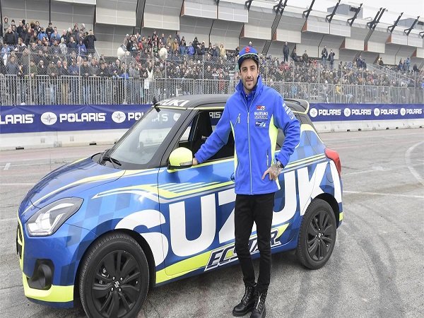 Libur Balapan, Andrea Iannone Isi Waktu Dengan Jadi Sales Mobil