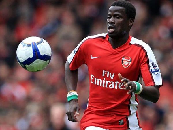 Eks Bek Arsenal Ungkap Kisah Pilunya Sampai Ingin Bunuh Diri