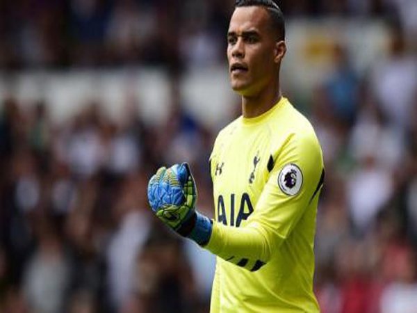 Dua Klub ini Bersaing Gaet Michel Vorm dari Tottenham