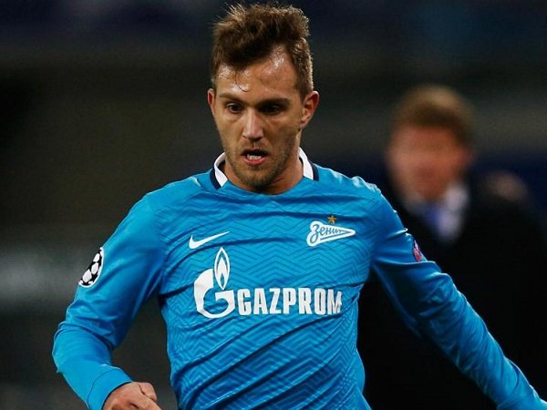Napoli dan Inter Masih Perebutkan Full-Back Zenit