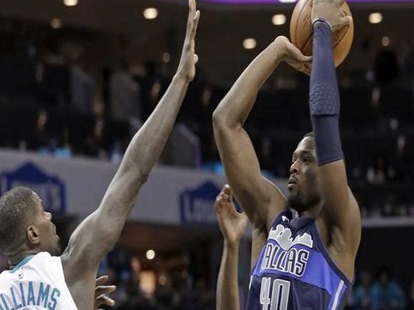 Dallas Mavericks Tundukkan Tuan Rumah Charlotte Hornets