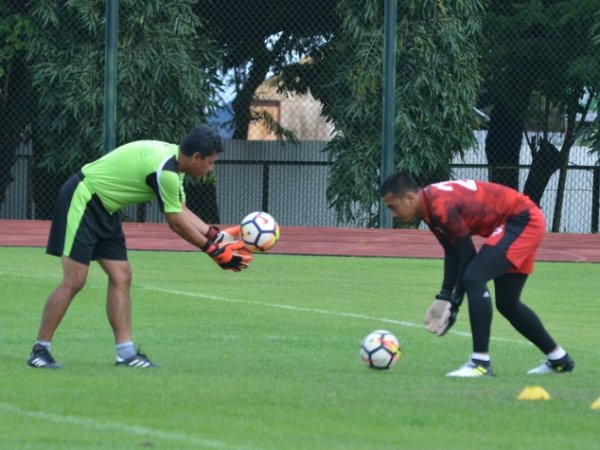 Punya Stok Melimpah, Persib Akan Rutin Rotasi Penjaga Gawang