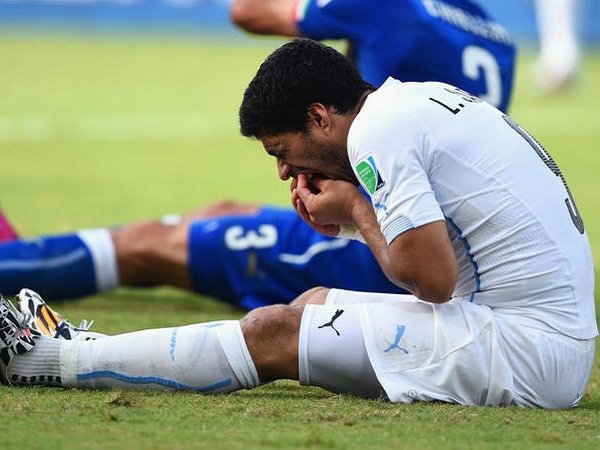 Luis Suarez Sempat Takut Gigitan pada Chiellini Gagalkan Kepindahannya ke Barcelona
