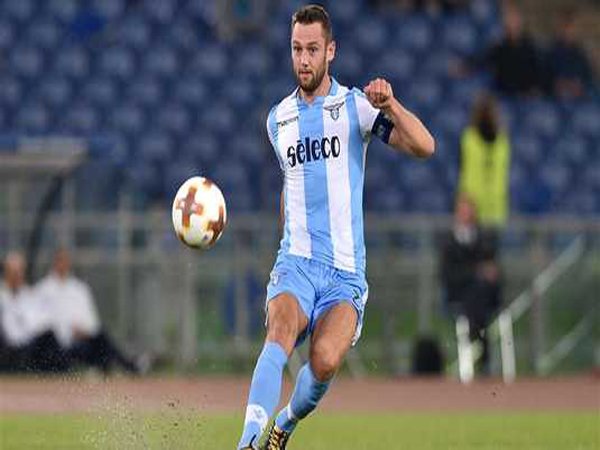 Ada Klausa Istimewa yang Disisipkan dalam Kontrak Baru De Vrij Bersama Lazio