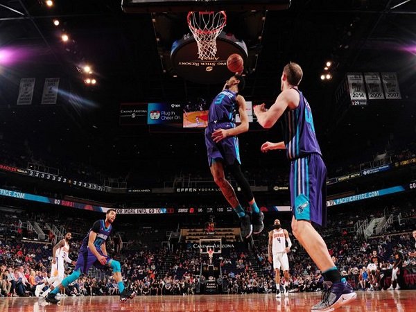 Bertahan Dengan Baik Di Kuarter Empat, Hornets Bekuk Suns