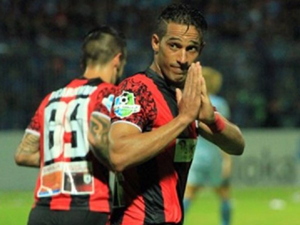 Bukan Hilton, Eks Persipura Gantikan Ivan Carlos di Persija