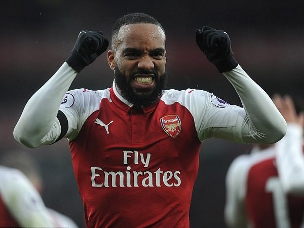 Emmanuel Petit: Lacazette Terancam Didepak Setelah Kedatangan Aubameyang