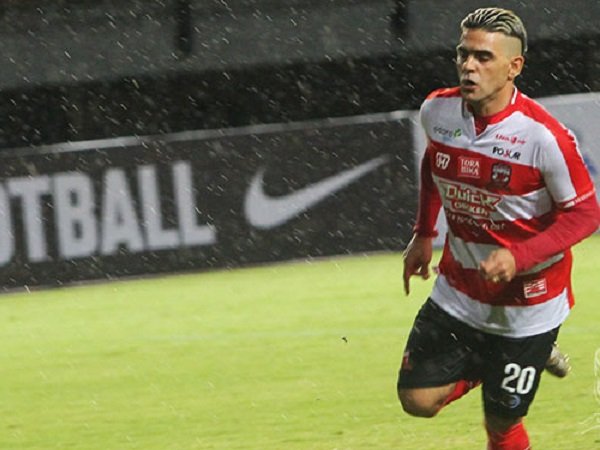 Cristian Gonzales Isyaratkan Gantung Sepatu