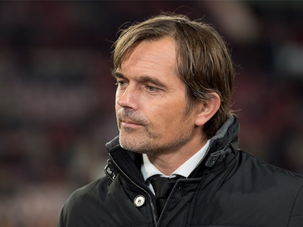 Targetkan Kemenangan, Phillip Cocu Dibayangi Rekor Buruk PSV di De Kuip