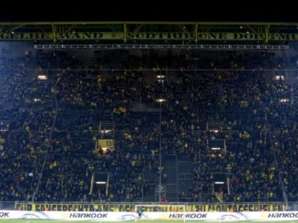 Fans Dortmund Bertekad Lanjutkan Aksi Boikot