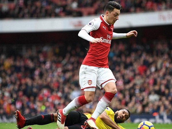 Mesut Ozil Pecahkan Rekor Assist Milik Cantona Saat Arsenal Kandaskan Watford 3-0