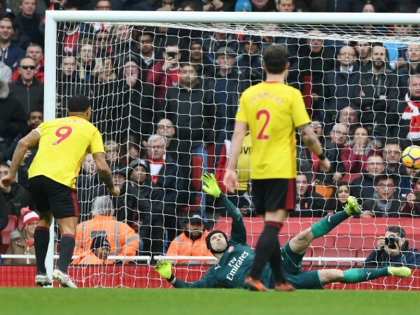 Catatkan 200 Clean Sheet di Premier League, Cech Mengaku Frustrasi