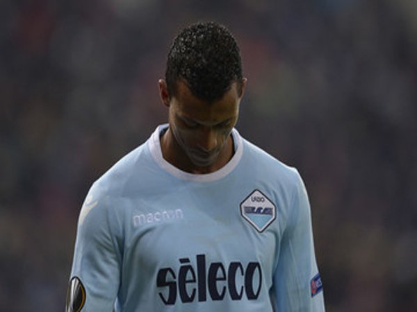 Luis Nani Terlibat Adu Jotos dengan Fans Lazio