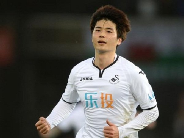 Milan Gelar Negosiasi Mendalam dengan Gelandang Bintang Swansea