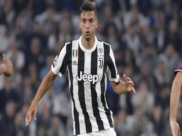 Atletico Madrid Inginkan Servis Gelandang Muda Juventus