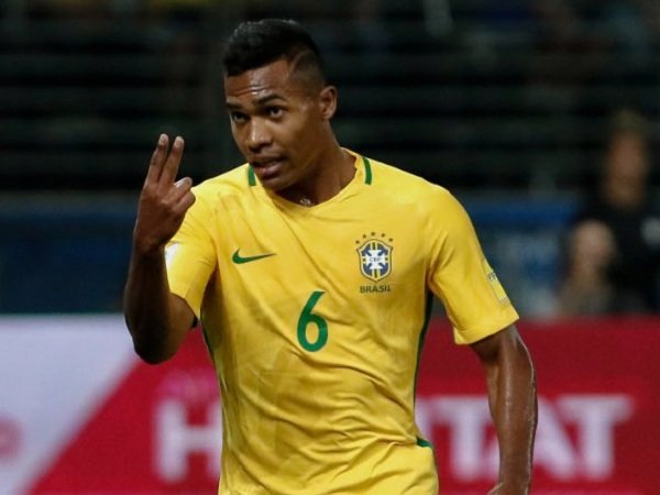 Cedera, Alex Sandro Dipulangkan Timnas Brasil ke Juventus