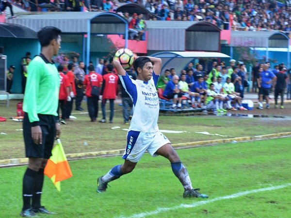 Jadi Bahan Eksperimen, Bek Muda Persib Tidak Canggung