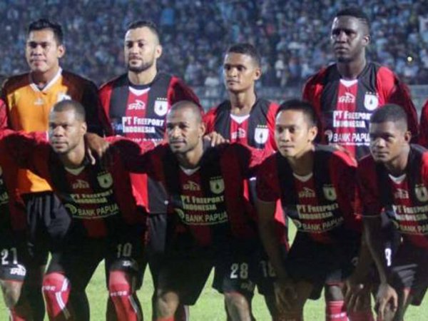 Jersey Tiruan Menjamur, Manajemen Persipura Gerah