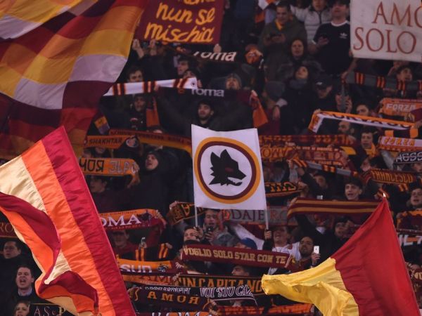 Unik! Roma Buatkan 'Surat Ijin Kerja' Suporternya Demi Laga Kontra Barcelona