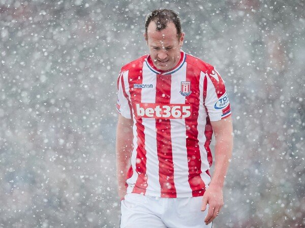 Usai Dikartu Merah, Charlie Adam Diminta Bangkit