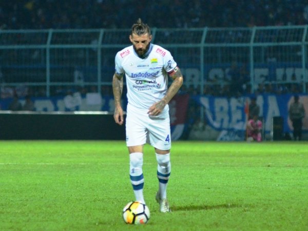Ini yang Bikin Gomez Percayakan Ban Kapten Persib Pada Malisic