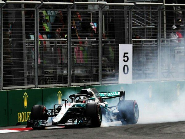 Lewis Hamilton: Mobil Baru Mercedes Sulit Dikendalikan