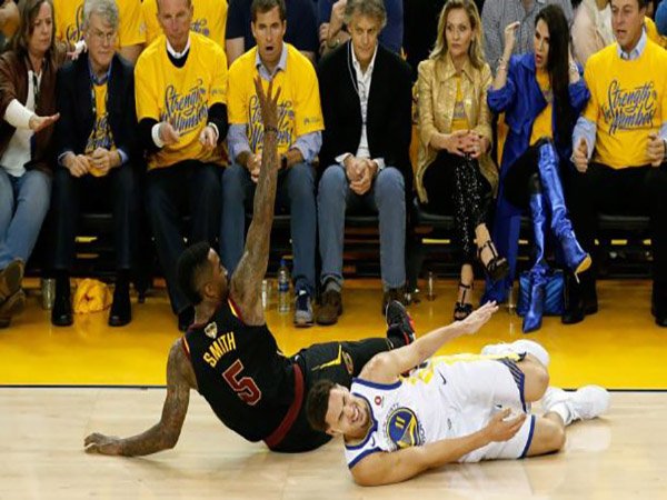 Cedera Semakin Memburuk, Klay Thompson Diragukan Tampil di Game Kedua