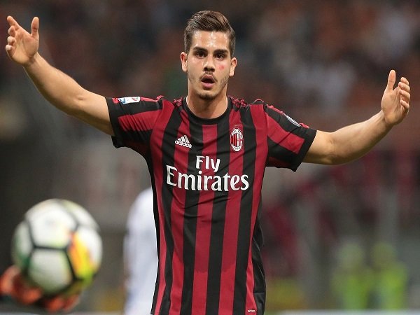 Huddersfield Tertarik Untuk Boyong David Silva Dari AC Milan