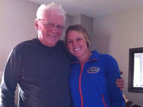 Kakek Pegolf Wanita Brooke Henderson Tutup Usia