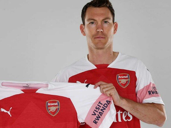 Lichsteiner Resmi Bergabung dengan Arsenal