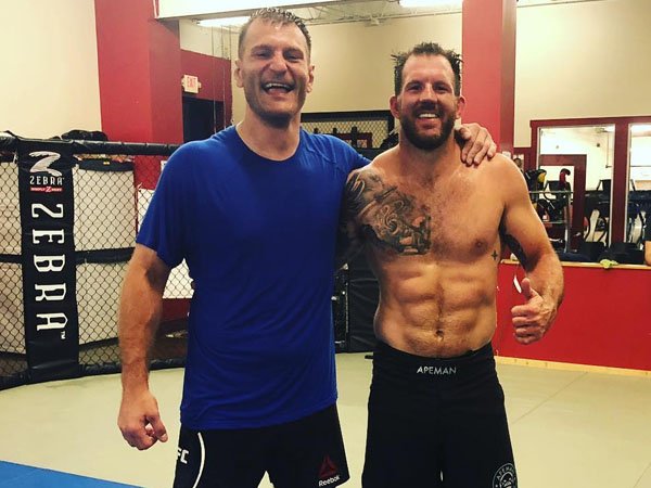 Bersiap Hadapi Cormier, Stipe Miocic Berlatih Bersama Juara Bellator