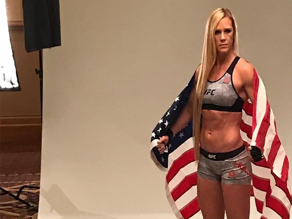 Holly Holm Lebih Nyaman Bertarung di Kelas Bantam UFC